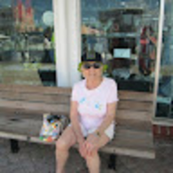 Meet your Posher, Tricia - Picture 1 of 1